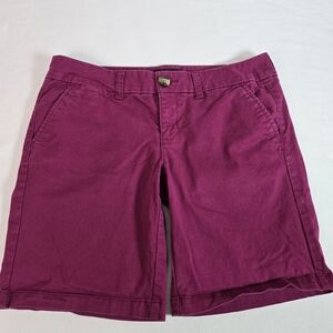 American Eagle Womens 4 Pocket Betmuda Shorts "Stretch" Size 4 Cokor Wine